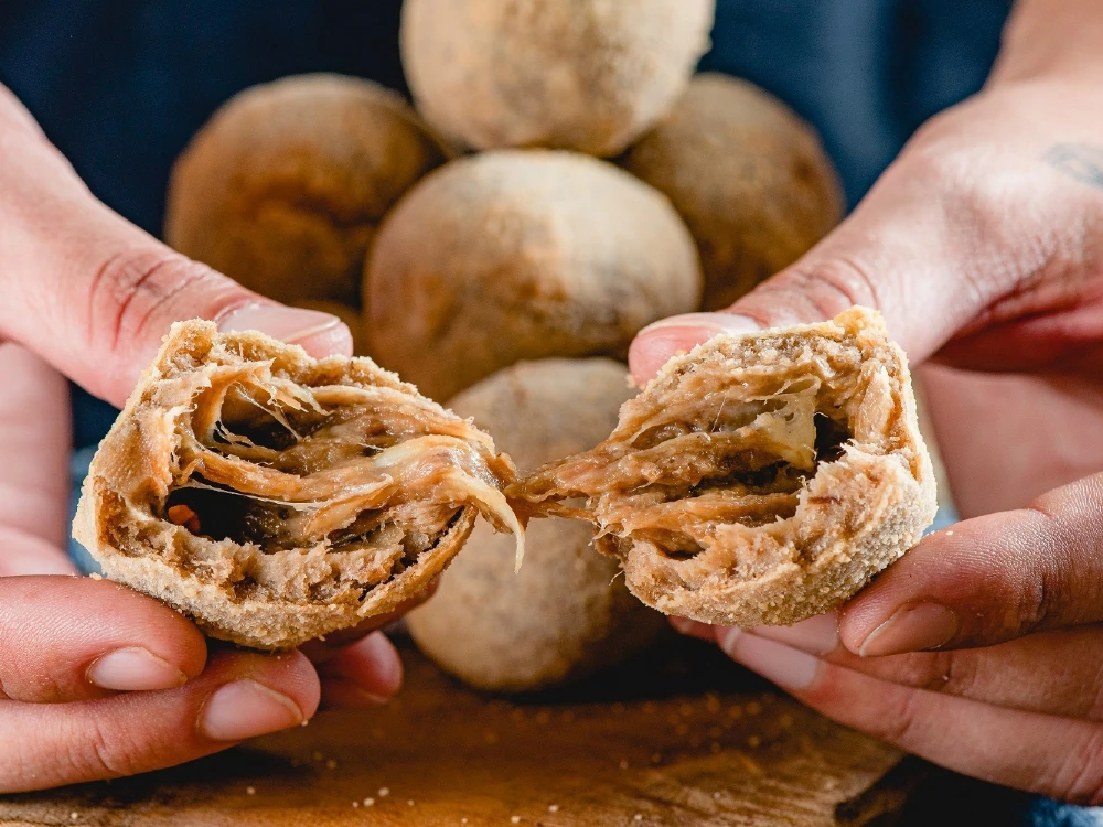 Bolinho de Costela com Queijo